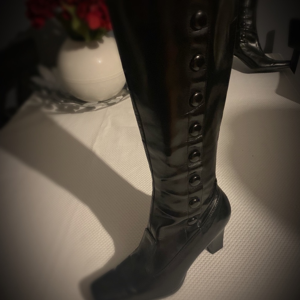 Knee high boots ! - Picture 2 of 5